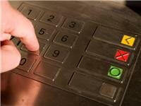 Jak si u platební karty nastavit bezpečný PIN 